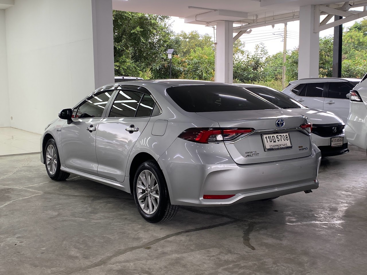 2020 Toyota Altis 1.8Hybrid MID มือสอง สีบรอนซ์เงิน รูปที่ 3
