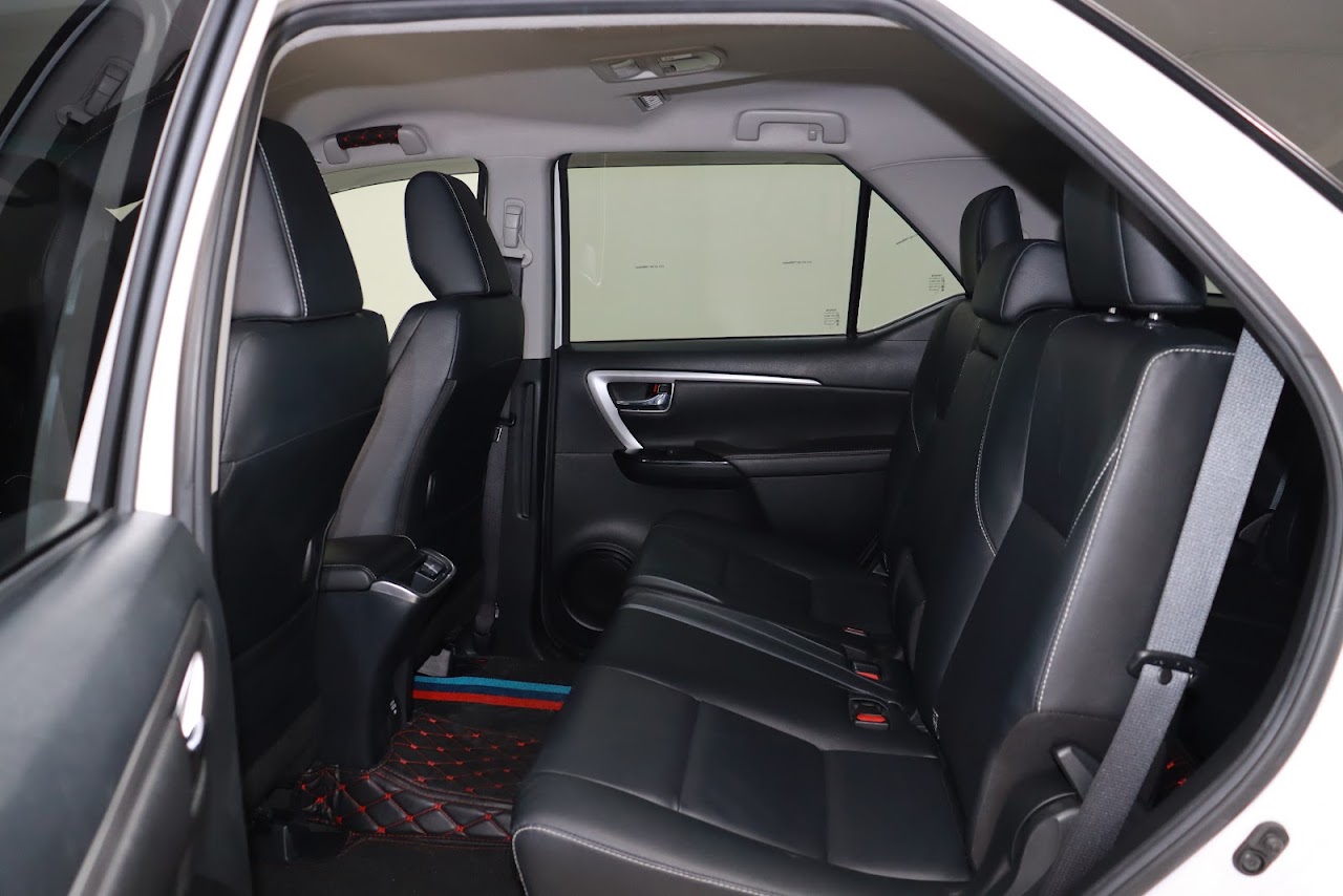 2023 Toyota Fortuner 2.4Leader V 2WD รูปที่ 4