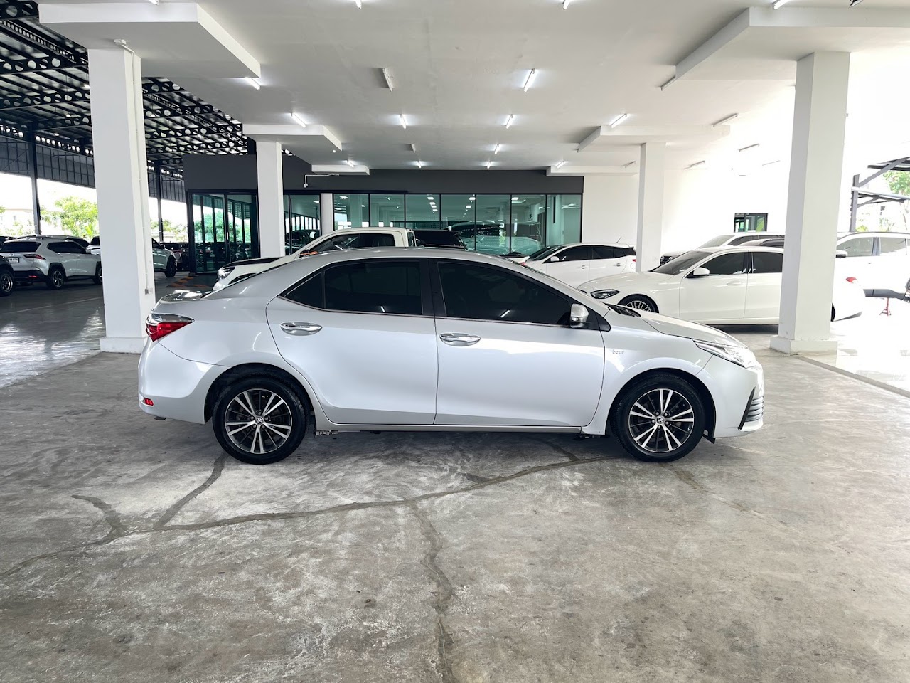 2017 Toyota Altis 1.8E รูปที่ 4